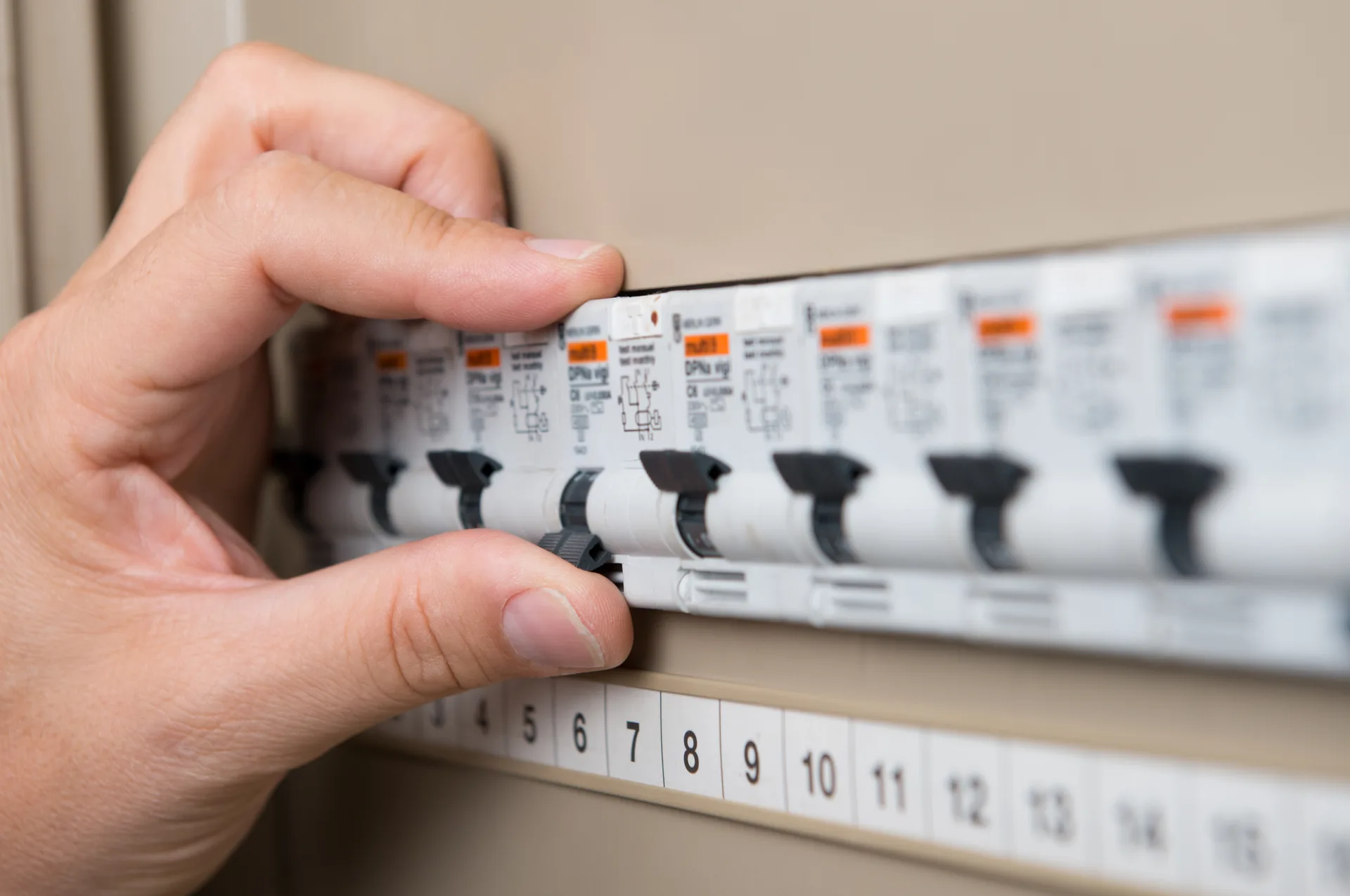 Electrician Killarney Vale, licensed electricians serving Killarney Vale